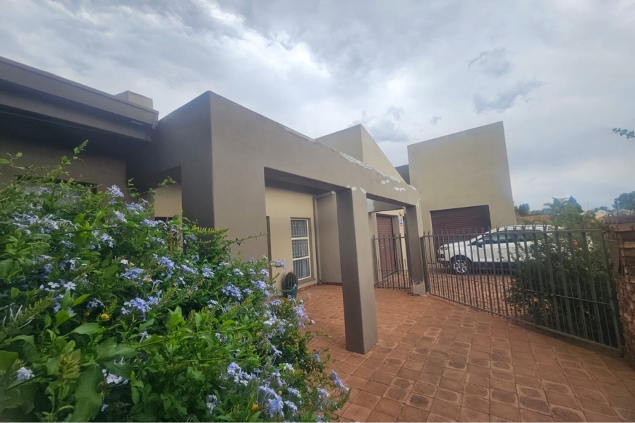 3 Bedroom Property for Sale in Roylglen Gardens Northern Cape